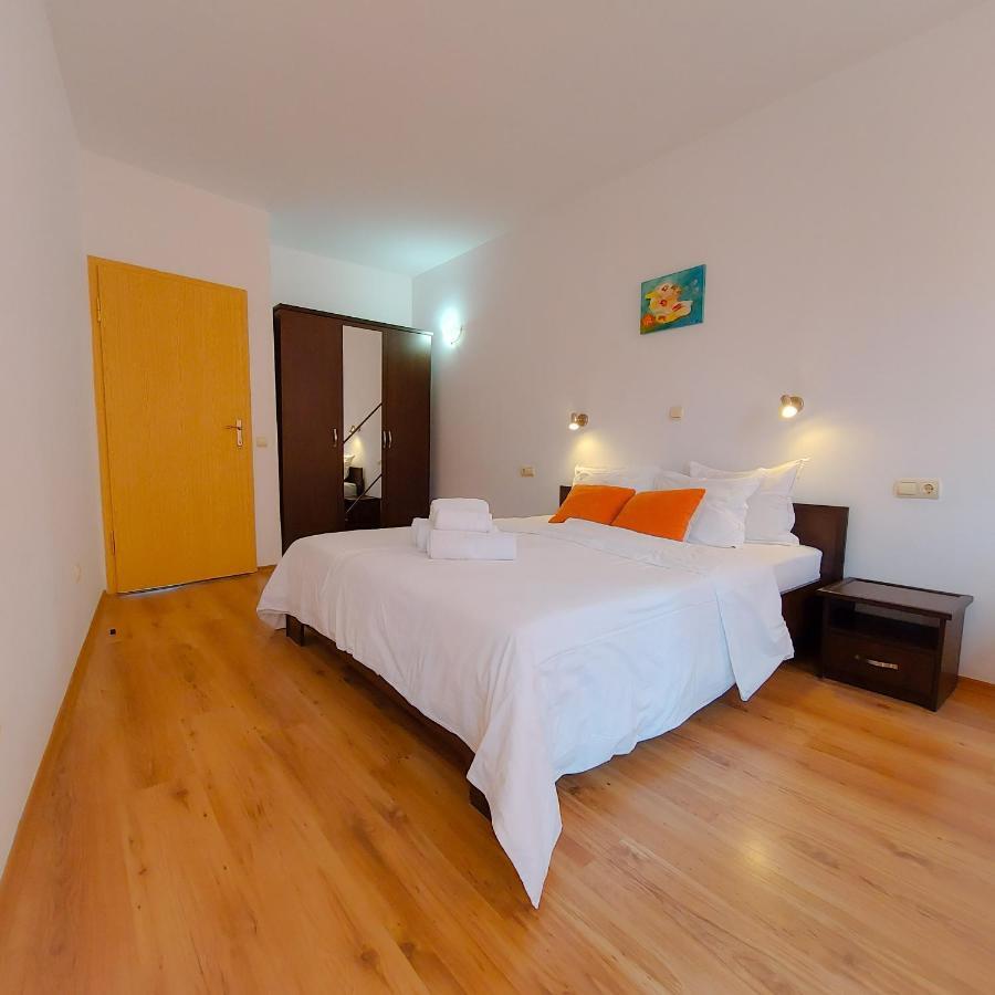 Tomi Family Apartments 阳光海滩 外观 照片