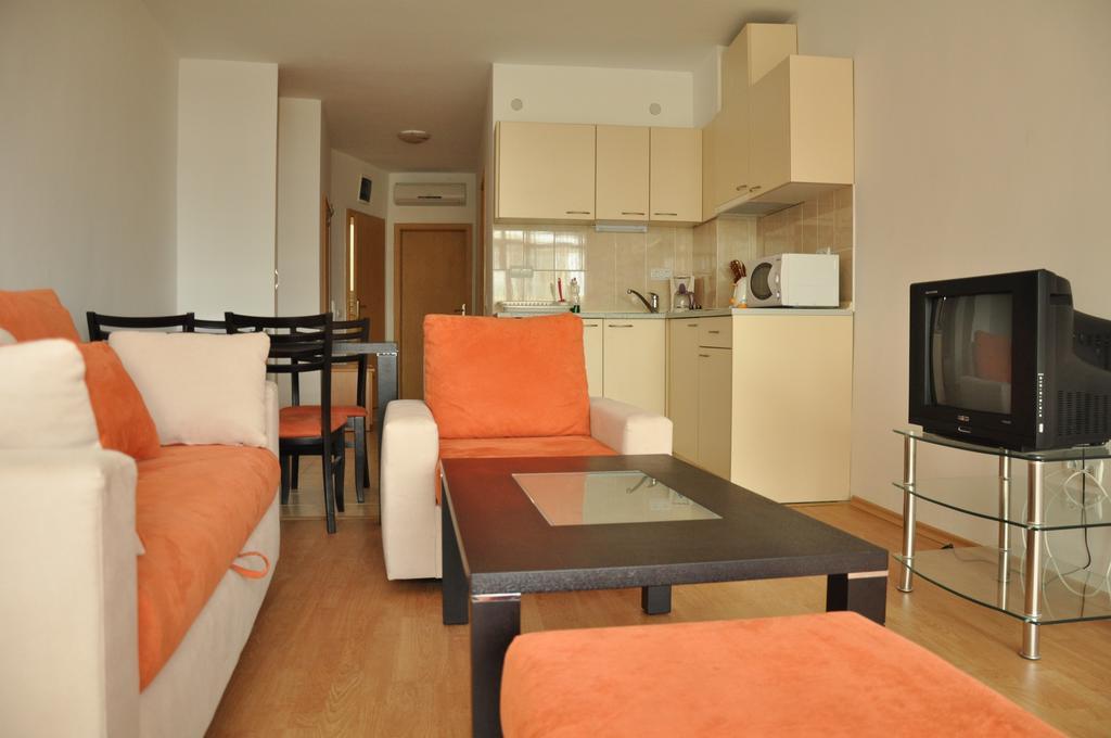 Tomi Family Apartments 阳光海滩 客房 照片